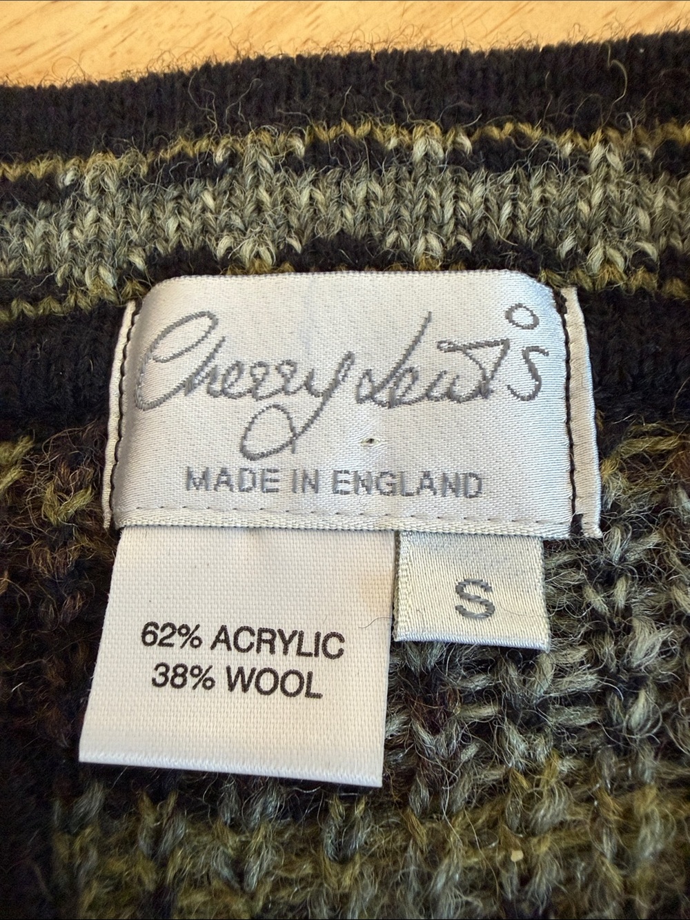 Cherry Lewis Intarsia pinwheel stars  Knit Button-Front Jacket - Olive Multi S - Picture 9 of 9